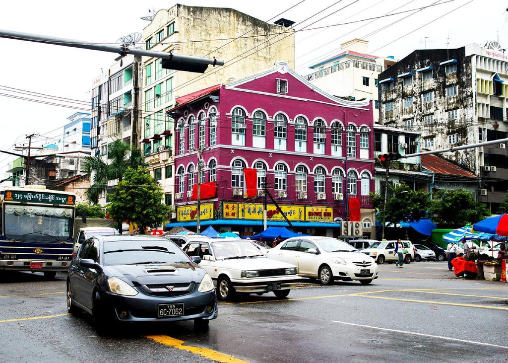 The Sat Yangon Vandrarhem Exteriör bild