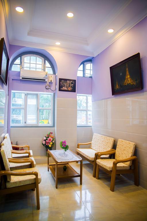 The Sat Yangon Vandrarhem Exteriör bild