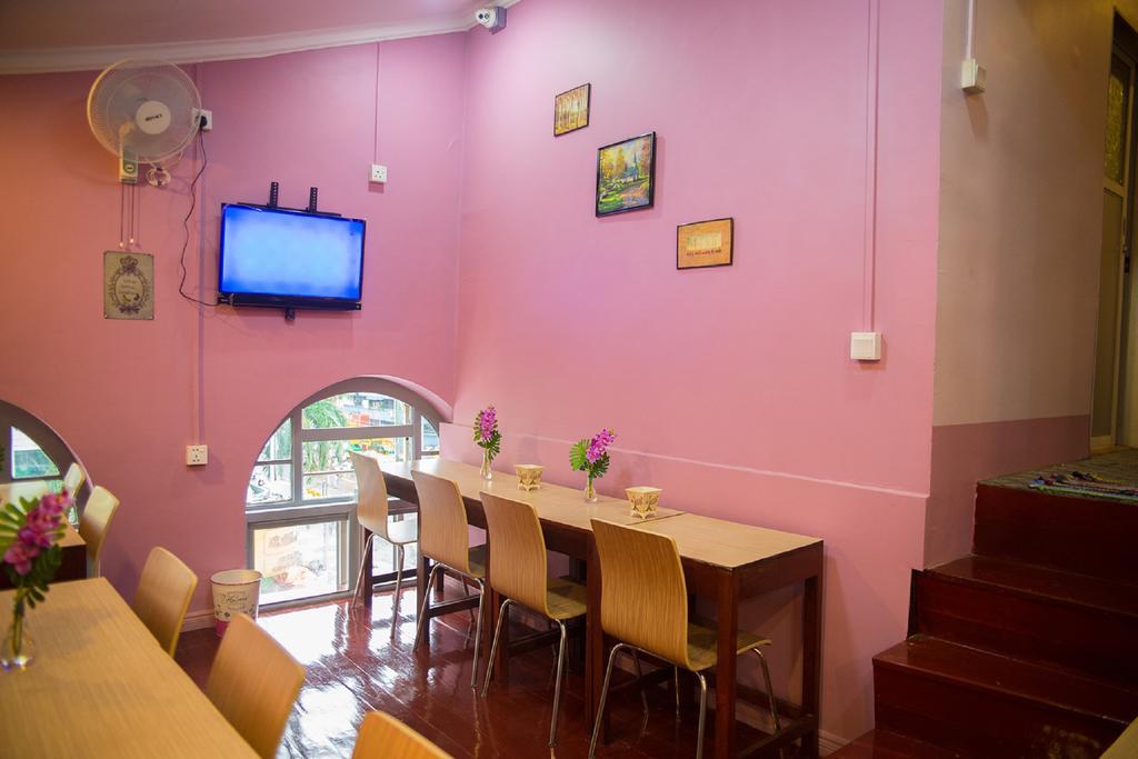 The Sat Yangon Vandrarhem Exteriör bild