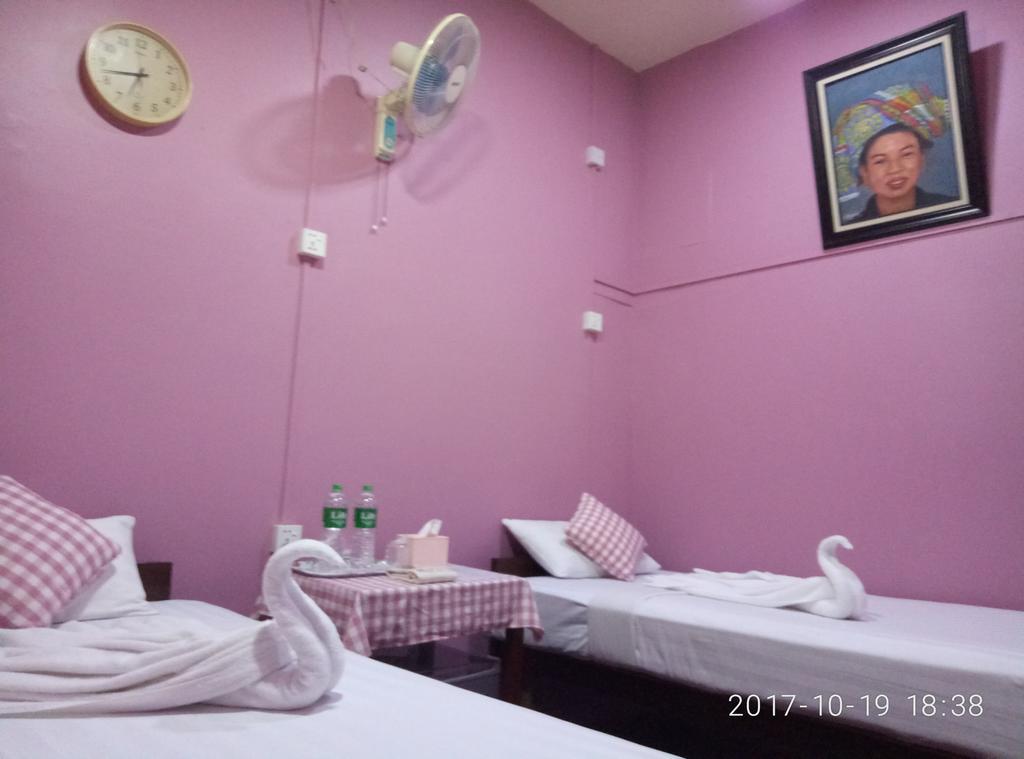 The Sat Yangon Vandrarhem Exteriör bild