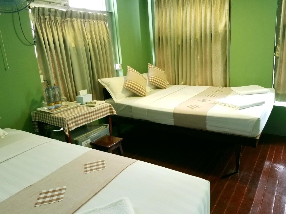 The Sat Yangon Vandrarhem Exteriör bild