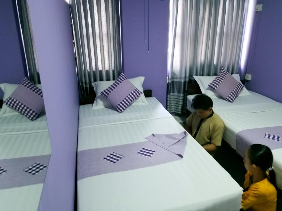 The Sat Yangon Vandrarhem Exteriör bild