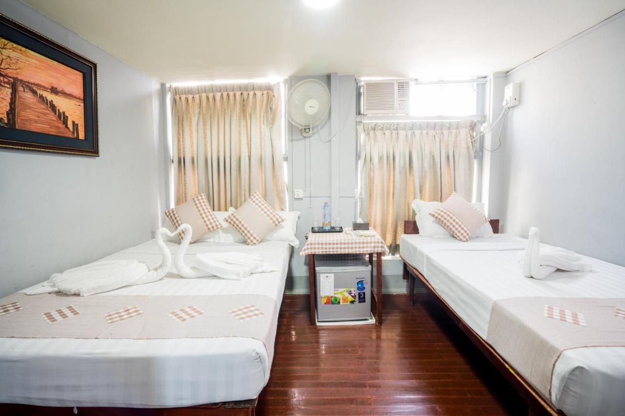 The Sat Yangon Vandrarhem Exteriör bild